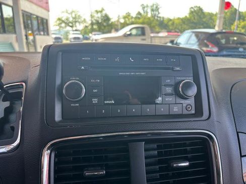 Used 2014 Dodge Grand Caravan American Value Package w/ UConnect Hands-Free Group FWD image 15