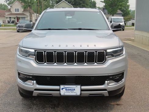 Used 2023 Jeep Wagoneer L Series II AWD/4WD image 11