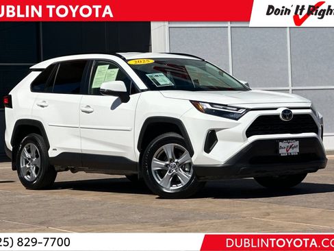 Used 2025 Toyota RAV4 XLE AWD/4WD image 1