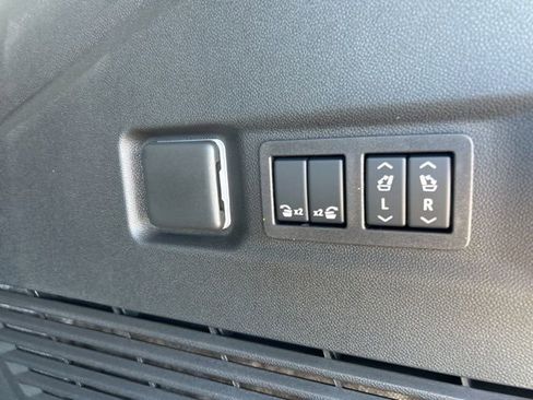 New 2026 Chevrolet Suburban Premier image 33