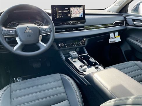 New 2026 Mitsubishi Outlander SE image 23