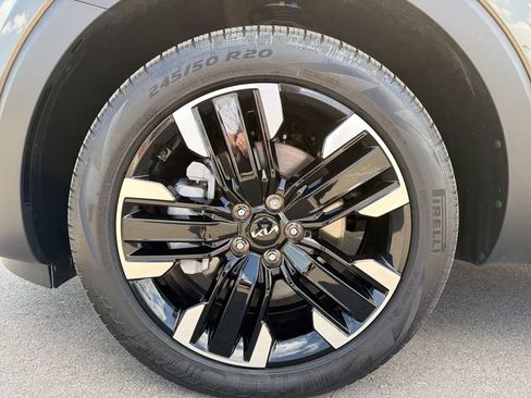 Used 2025 Kia Telluride SX image 2