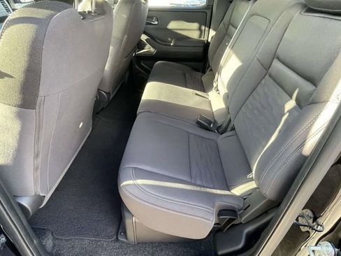 Used 2024 Nissan Frontier SV w/ SV Convenience Package image 12