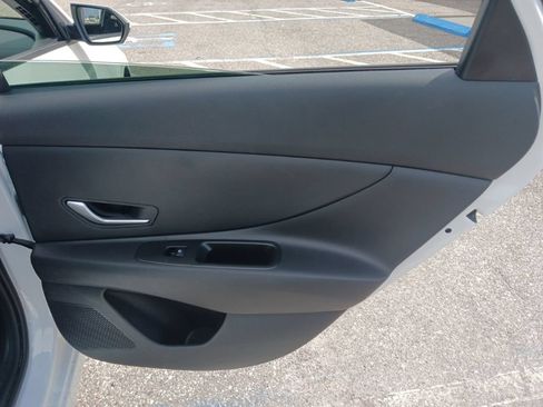 Used 2025 Hyundai Elantra SE FWD image 20