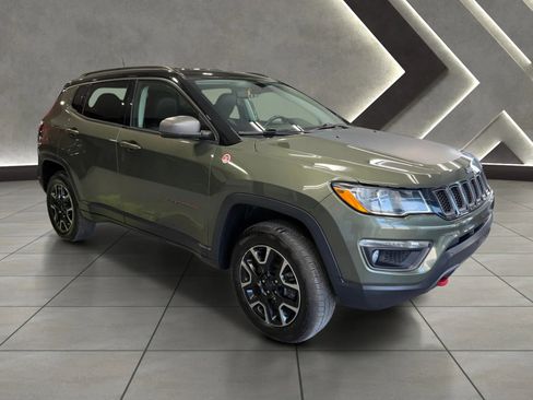 Used 2019 Jeep Compass Trailhawk w/ Cold Weather Group AWD/4WD image 2