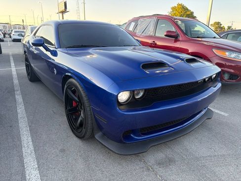 Used 2020 Dodge Challenger SRT Hellcat w/ Plus Package RWD image 3