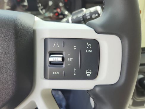 Used 2025 Land Rover Defender 130 S image 18