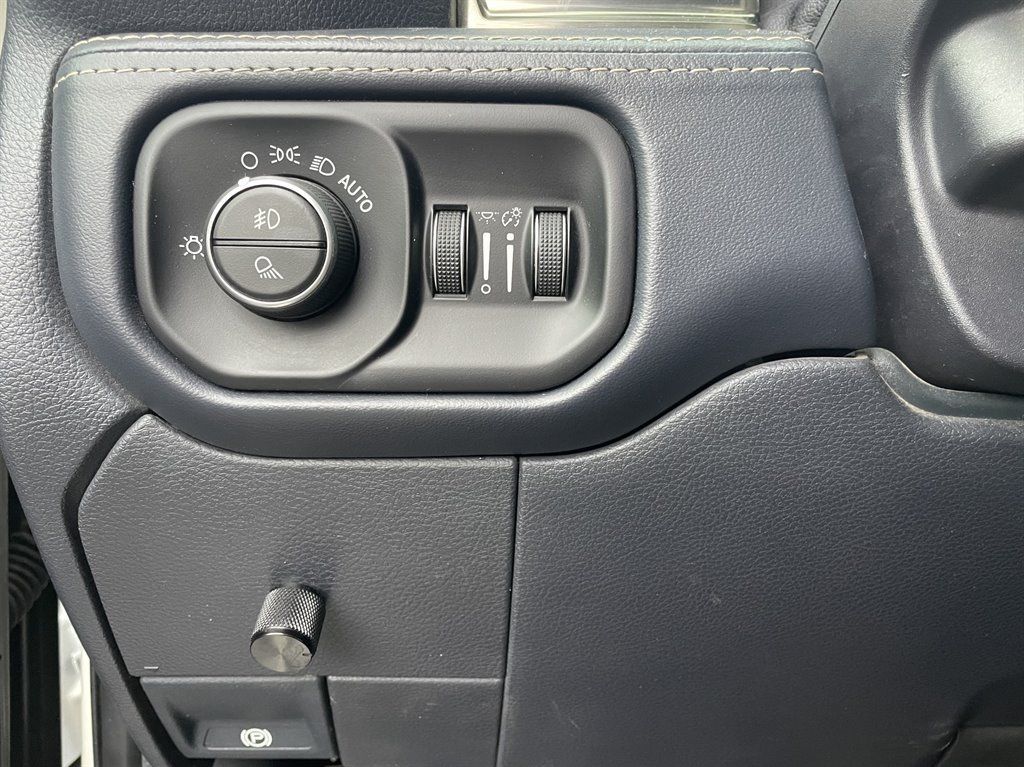 Used 2019 RAM 2500 Limited AWD/4WD image 9