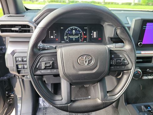 Certified 2025 Toyota Tacoma SR5 AWD/4WD image 24