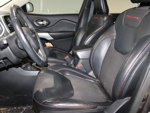 Used 2017 Jeep Cherokee Trailhawk w/ Comfort/Convenience Group image 17