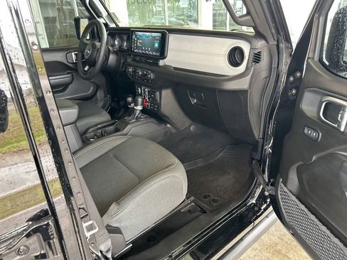 Used 2025 Jeep Wrangler Unlimited Sport S 4xe AWD/4WD image 25
