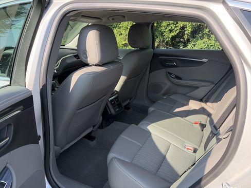 Used 2018 Chevrolet Impala LT w/ LT Convenience Package FWD image 22