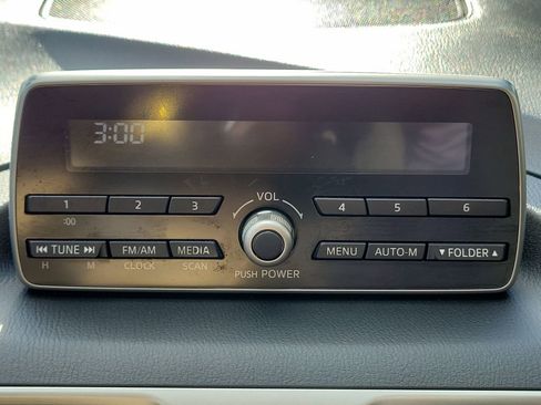 Used 2014 MAZDA MAZDA3 i Sport image 29