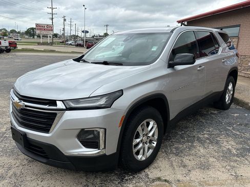Used 2022 Chevrolet Traverse LS FWD image 5
