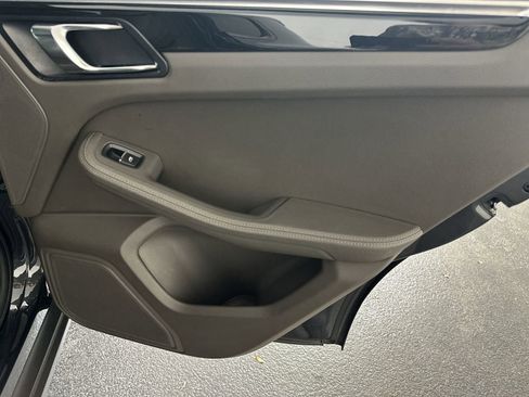 Used 2017 Porsche Macan S image 35