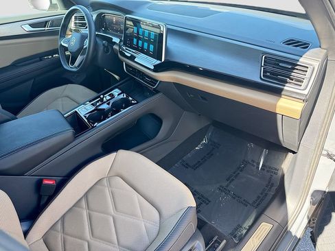 Used 2025 Volkswagen Atlas Cross Sport SE image 13