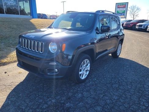 Used 2018 Jeep Renegade Latitude w/ Cold Weather Group image 2