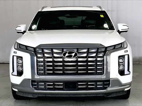 Used 2023 Hyundai Palisade Calligraphy image 2