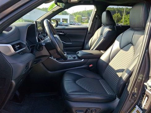 Used 2023 Toyota Highlander XSE AWD/4WD image 14