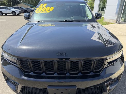 Used 2023 Jeep Grand Cherokee Limited w/ Black Appearance Package AWD/4WD image 5