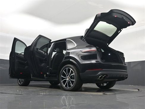 Used 2020 Porsche Cayenne S image 70