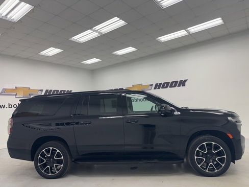 Used 2024 Chevrolet Suburban RST w/ Luxury Package image 4