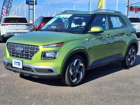 Used 2024 Hyundai Venue SEL image 3