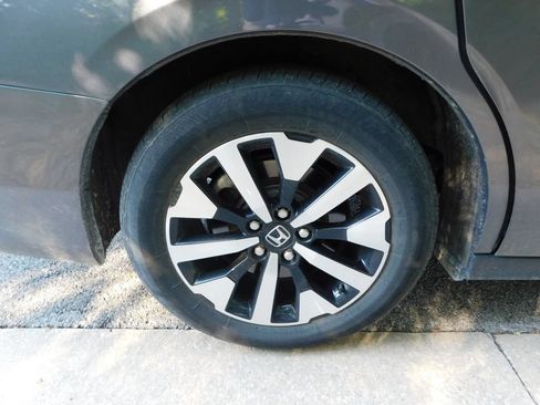 Certified 2025 Honda Odyssey EX-L image 8