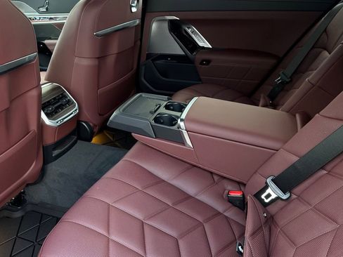 New 2026 BMW 760i xDrive w/ Premium Package image 12