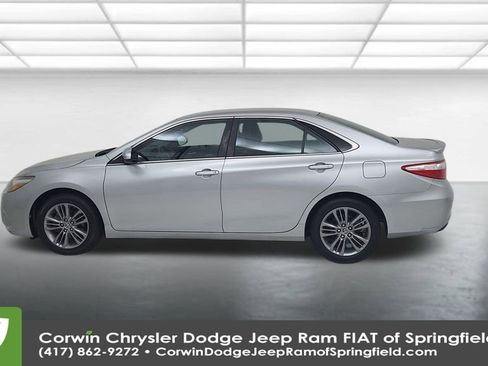 Used 2016 Toyota Camry SE image 9