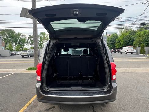 Used 2016 Dodge Grand Caravan R/T FWD image 9