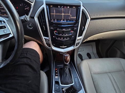 Used 2013 Cadillac SRX Luxury image 21