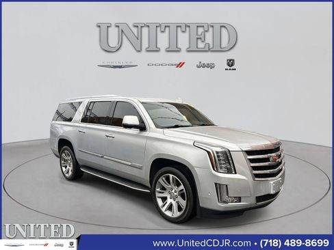Used 2019 Cadillac Escalade ESV Luxury image 1