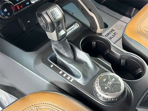 Used 2024 Ford Bronco Outer Banks image 17