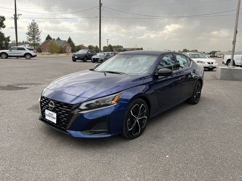 Used 2024 Nissan Altima 2.5 SR image 3