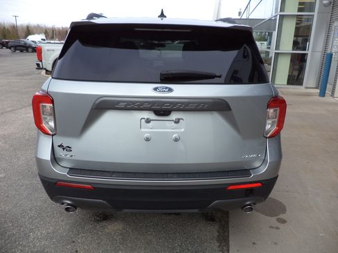 Used 2023 Ford Explorer XLT w/ Equipment Group 202A AWD/4WD image 5
