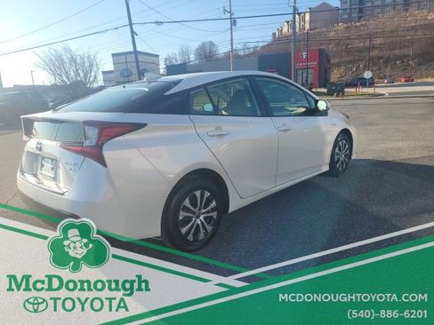 Certified 2022 Toyota Prius LE image 6