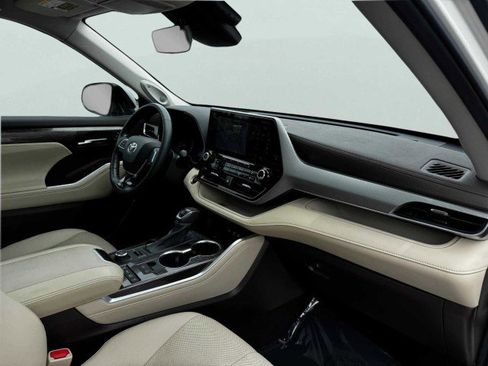 Used 2021 Toyota Highlander Platinum image 62