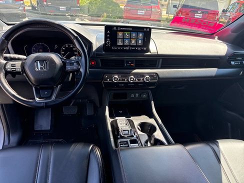 Certified 2025 Honda Pilot TrailSport image 28