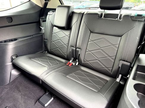 Certified 2025 Volkswagen Atlas SE FWD image 27