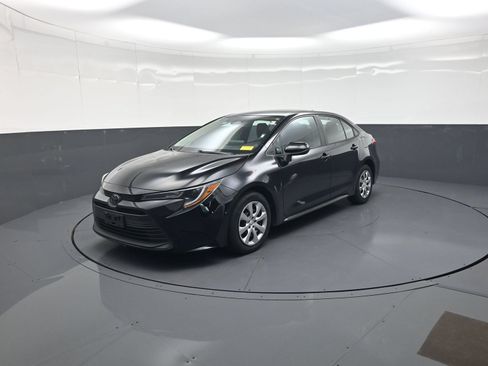 Used 2023 Toyota Corolla LE FWD image 7