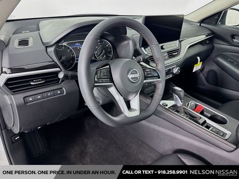New 2026 Nissan Altima 2.5 SR FWD image 9