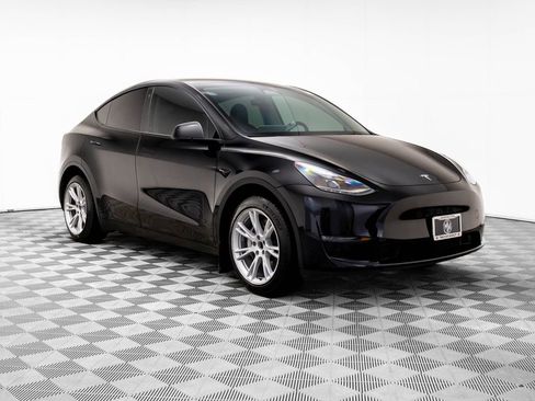 Used 2023 Tesla Model Y Long Range image 9