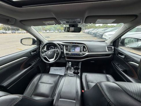 Used 2017 Toyota Highlander Limited image 16