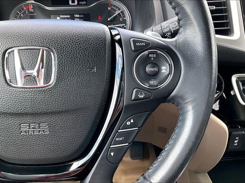 Used 2018 Honda Pilot Touring image 19