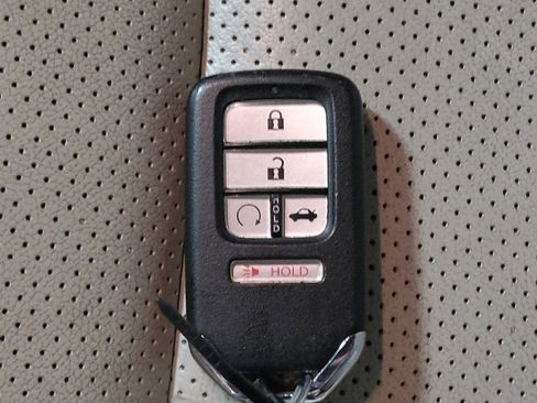 Used 2018 Honda Accord Touring image 32