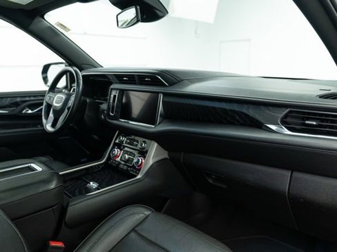 Used 2023 GMC Yukon XL Denali image 15
