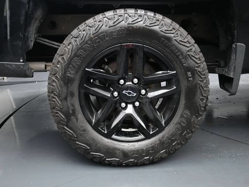 Used 2023 Chevrolet Silverado 1500 LT Trail Boss AWD/4WD image 9