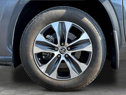 Used 2023 Toyota Highlander XLE image 31