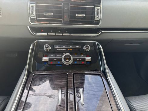 Used 2019 Lincoln Navigator Select w/ Technology Package AWD/4WD image 20